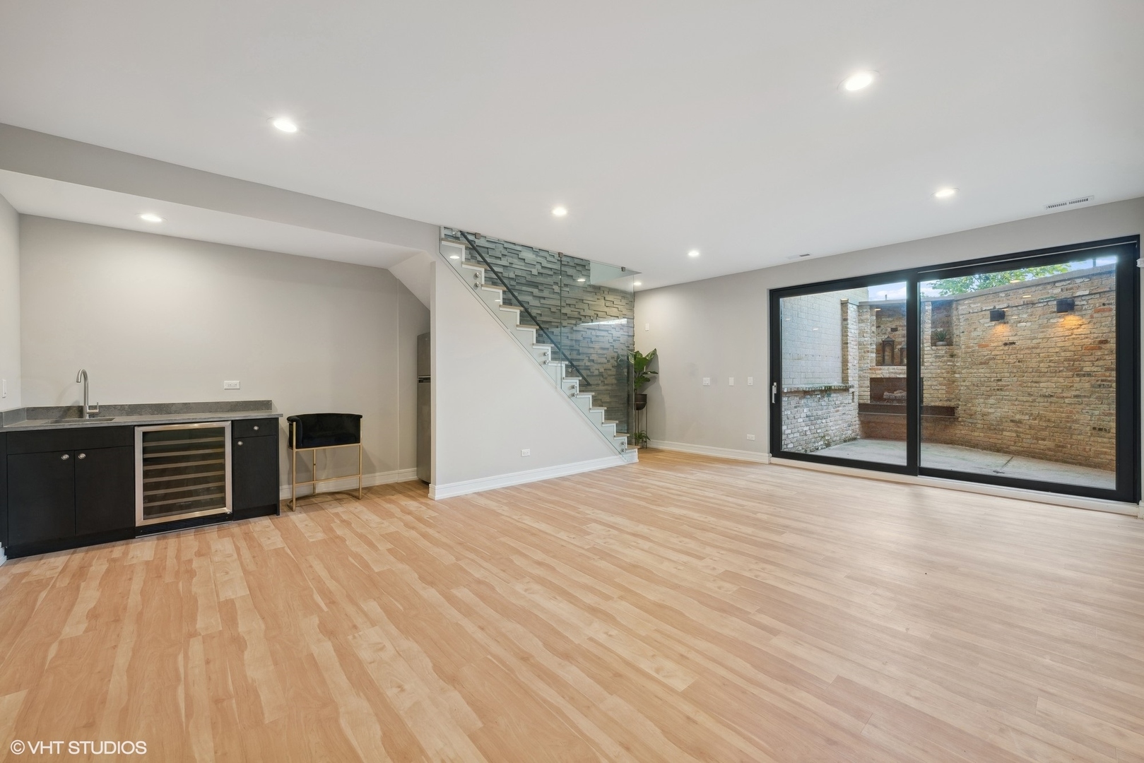 1203 W Superior Street Unit: 1B
