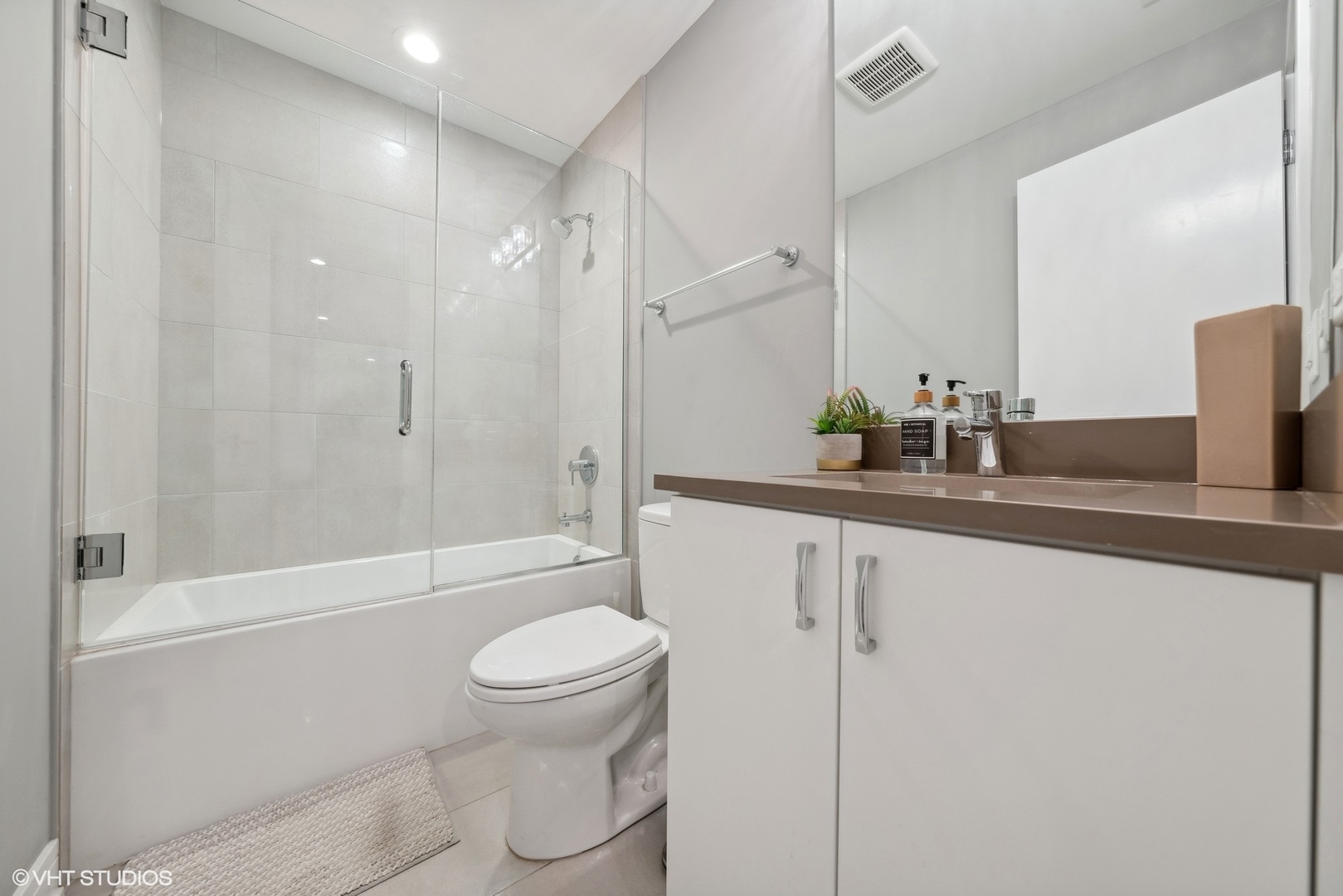 1203 W Superior Street Unit: 1B