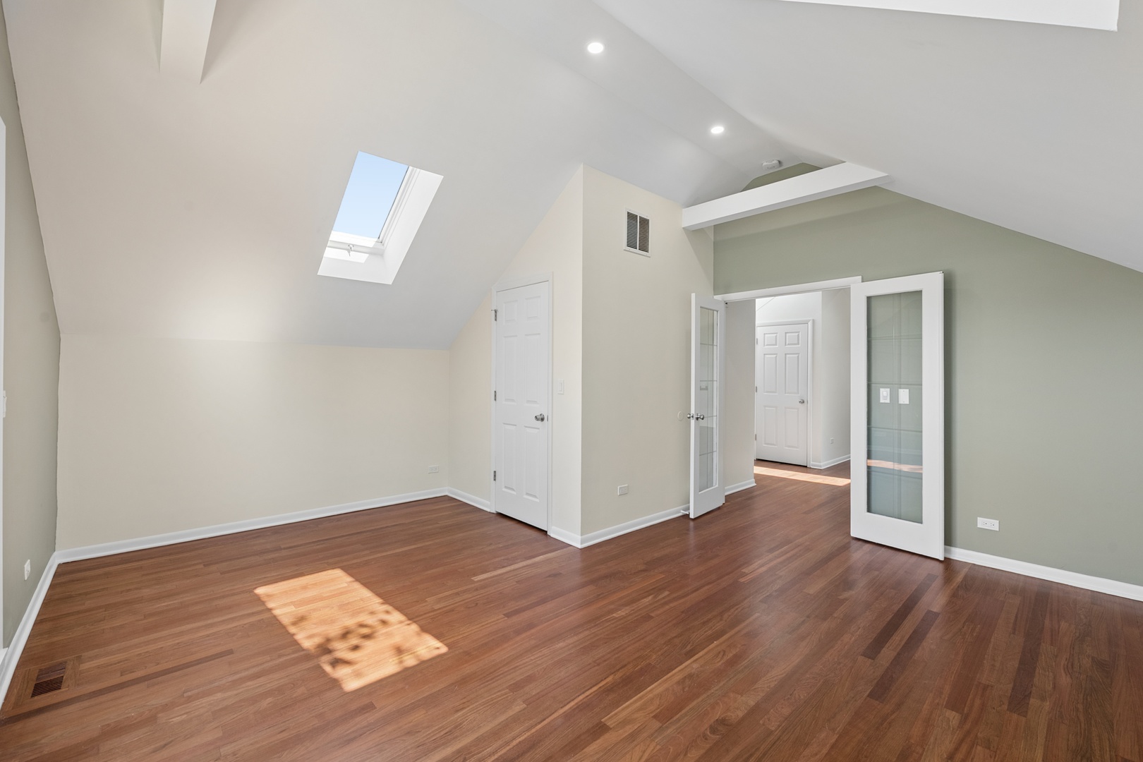 908 N Paulina Street Unit: 3