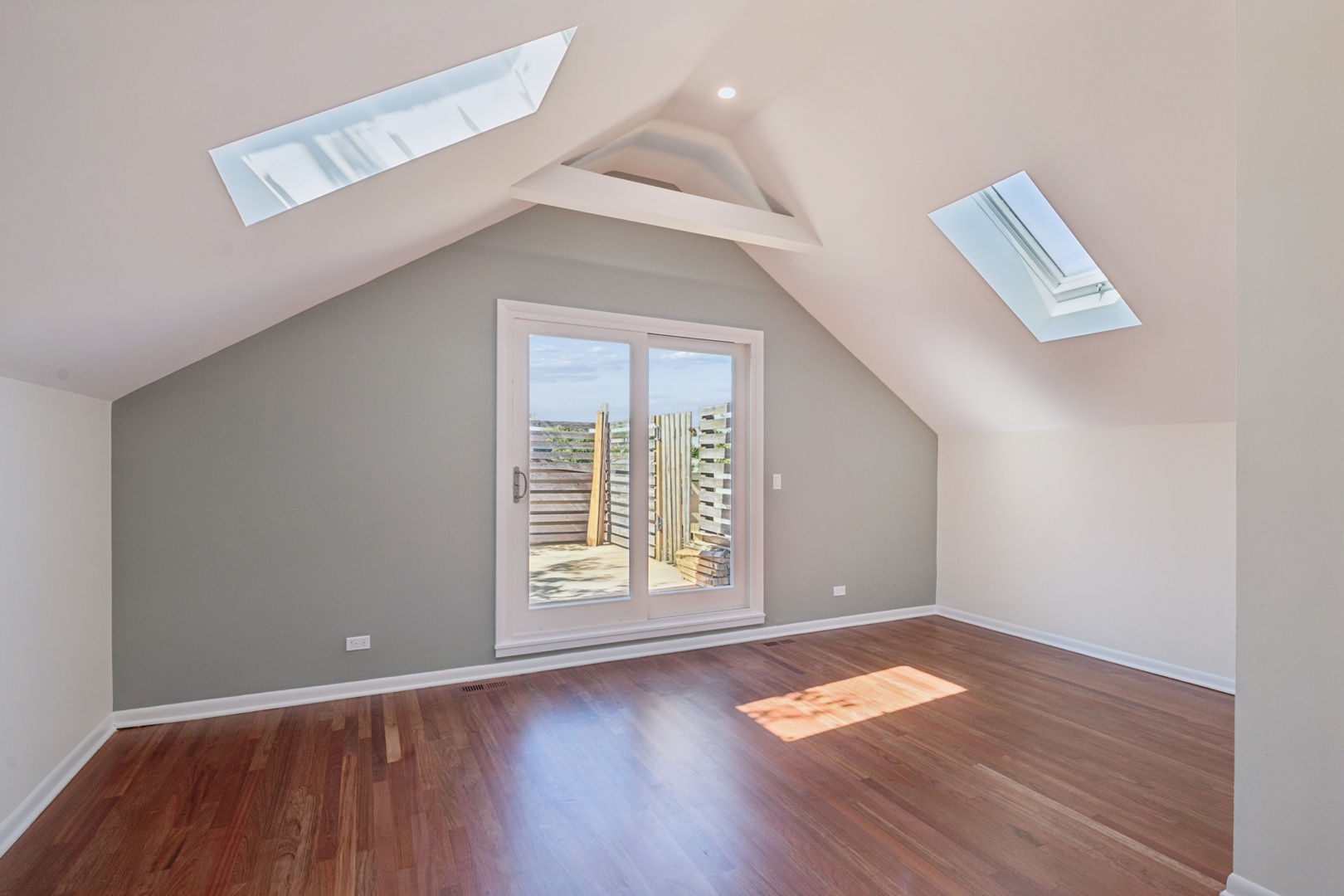 908 N Paulina Street Unit: 3