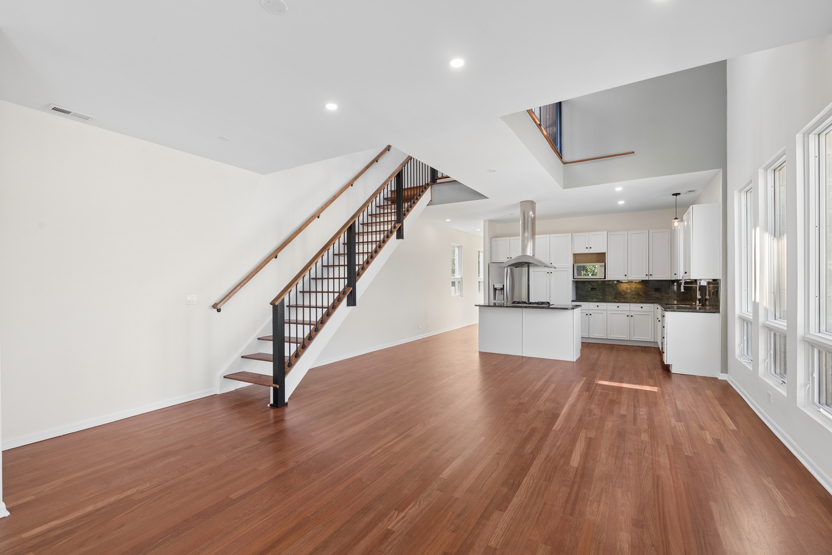 908 N Paulina Street Unit: 3