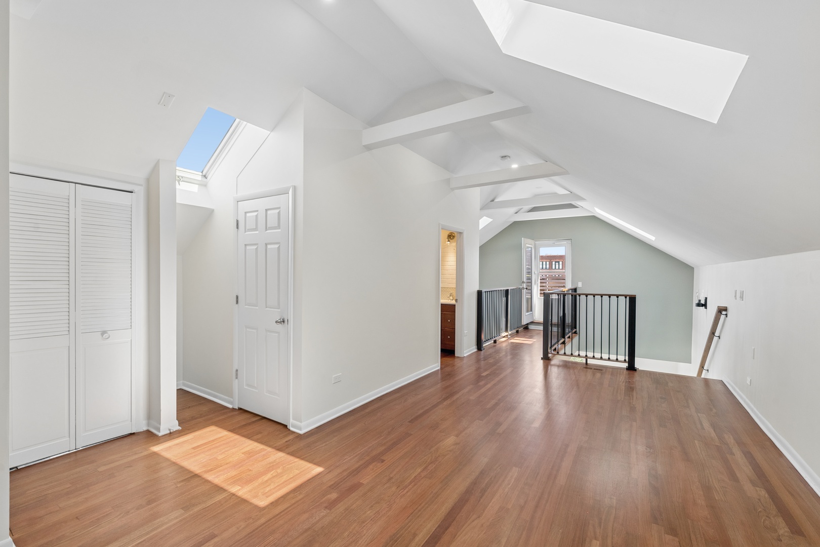 908 N Paulina Street Unit: 3