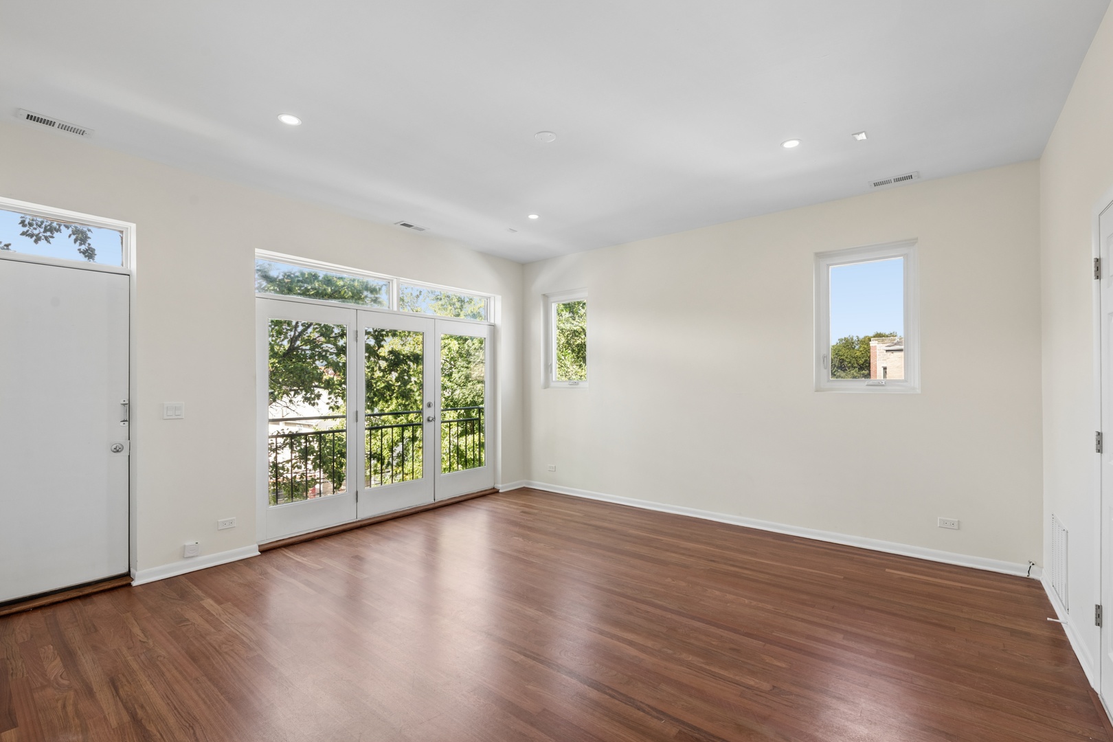 908 N Paulina Street Unit: 3