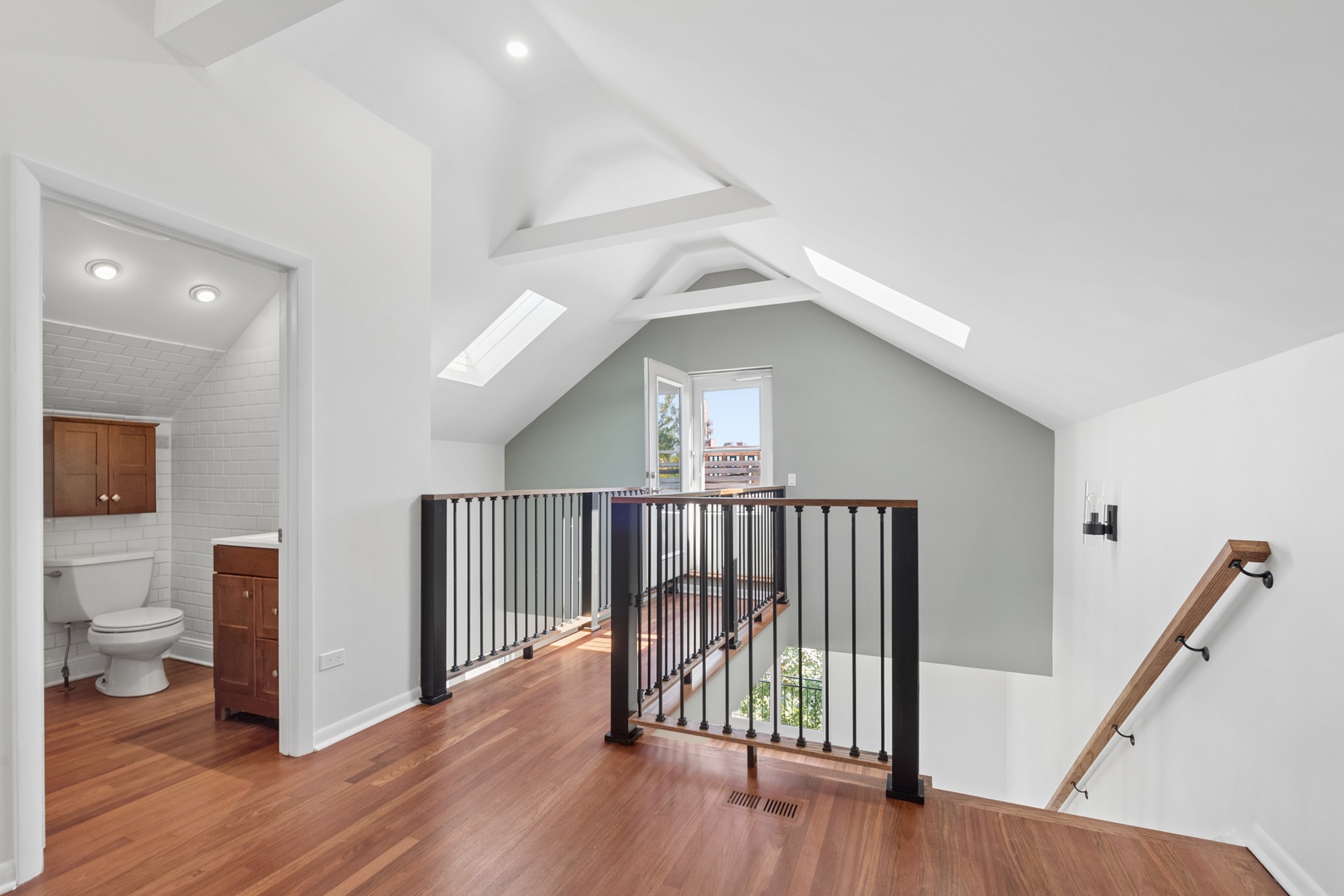 908 N Paulina Street Unit: 3