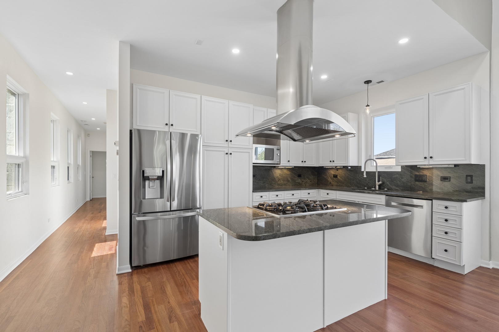 908 N Paulina Street Unit: 3