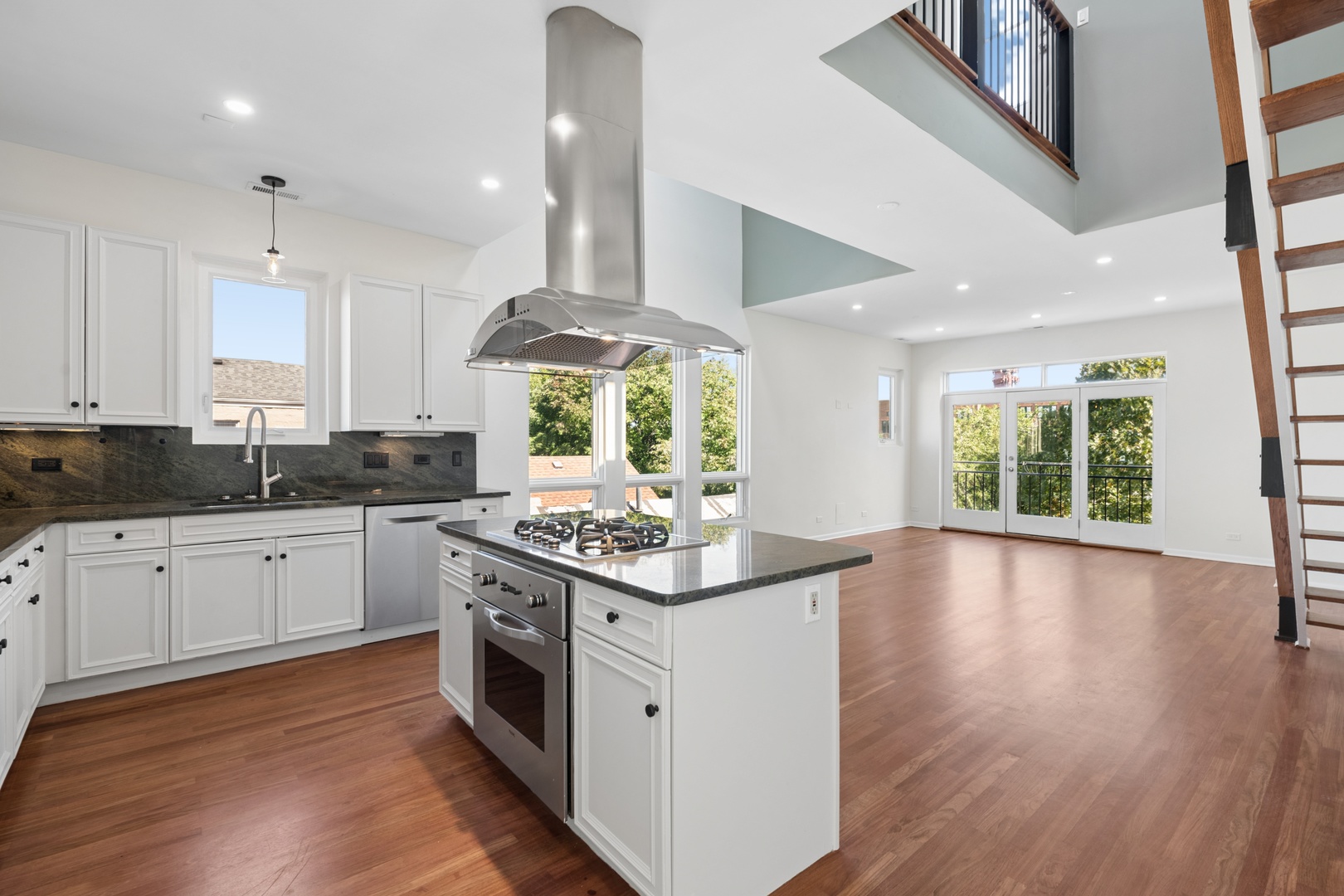 908 N Paulina Street Unit: 3
