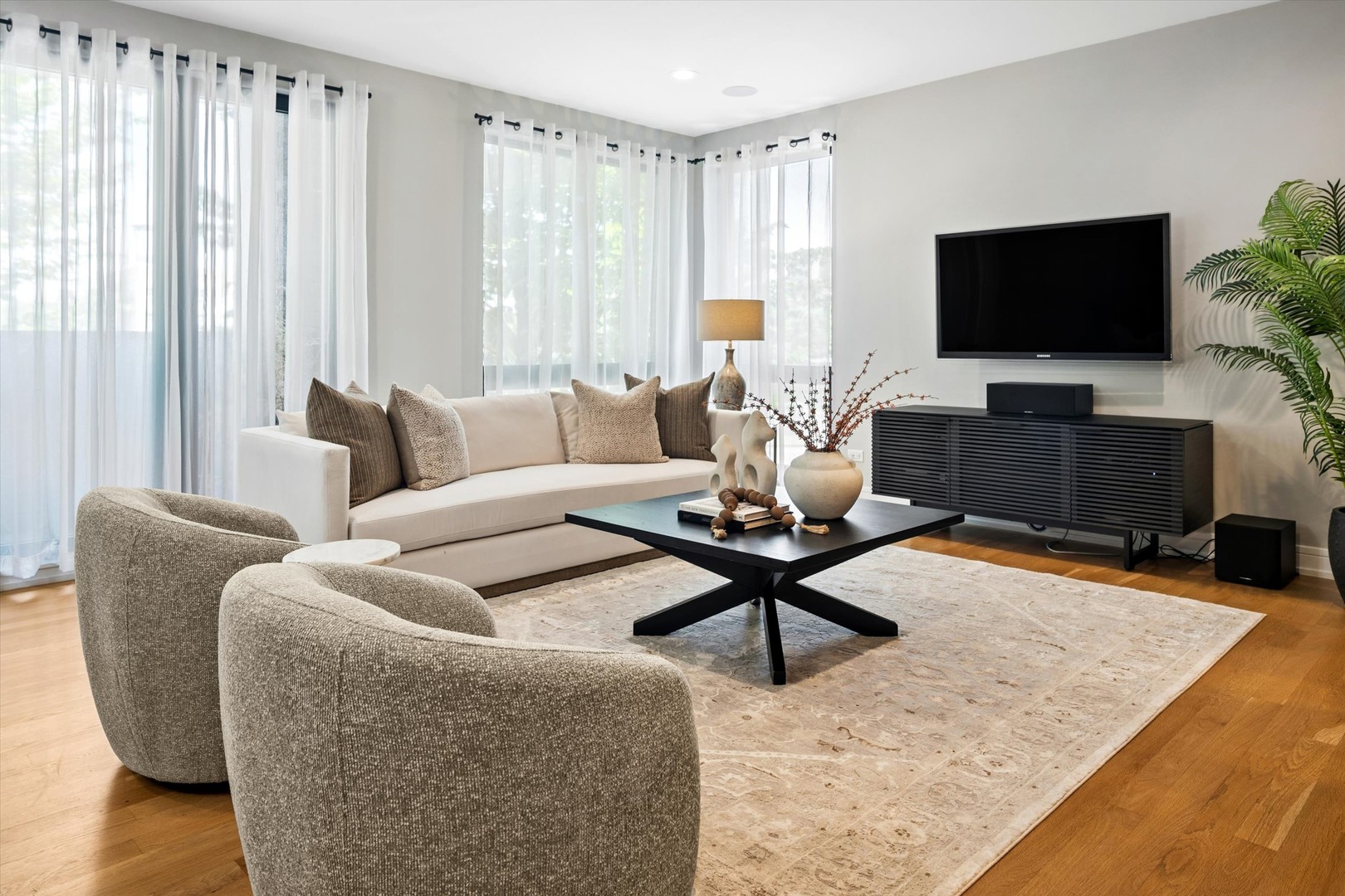 1203 W Superior Street Unit: 1B