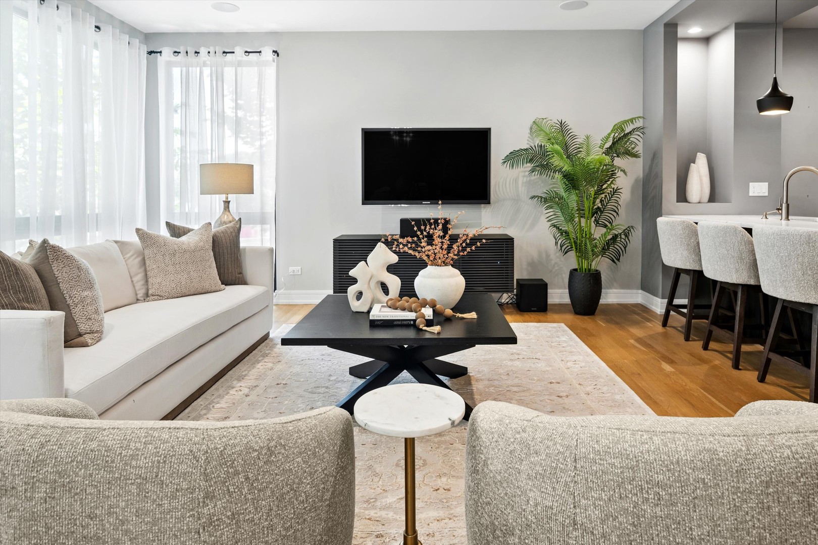 1203 W Superior Street Unit: 1B