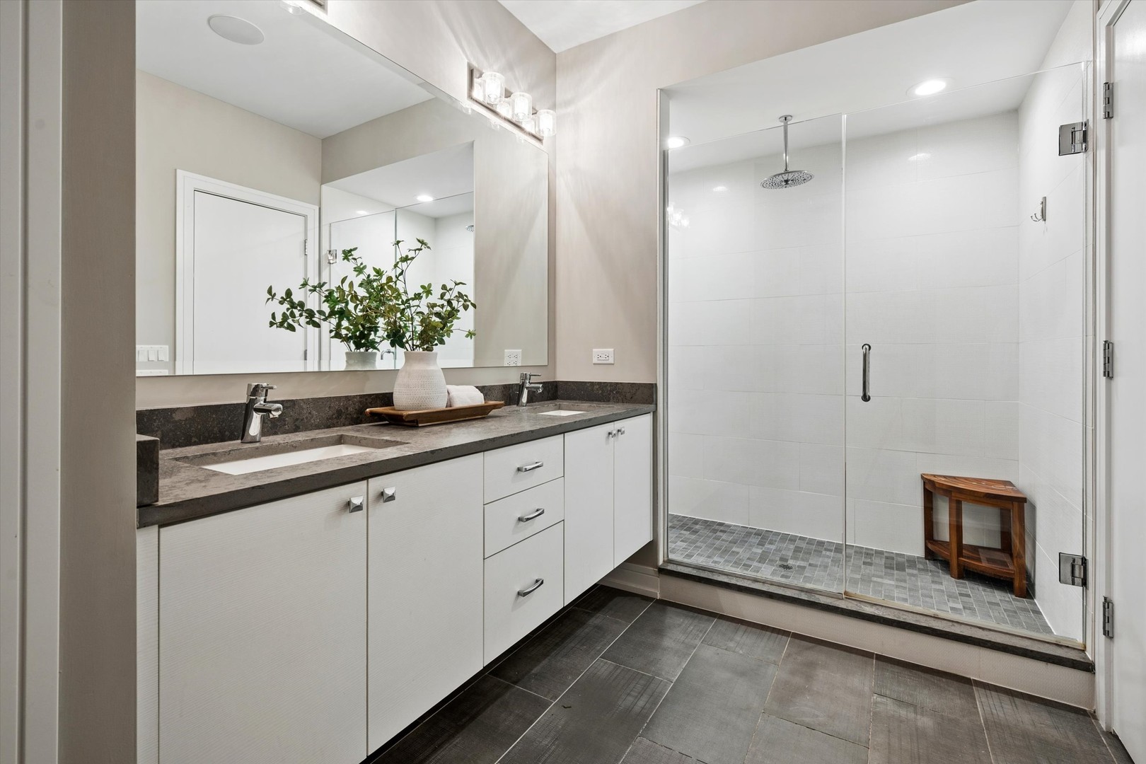 1203 W Superior Street Unit: 1B