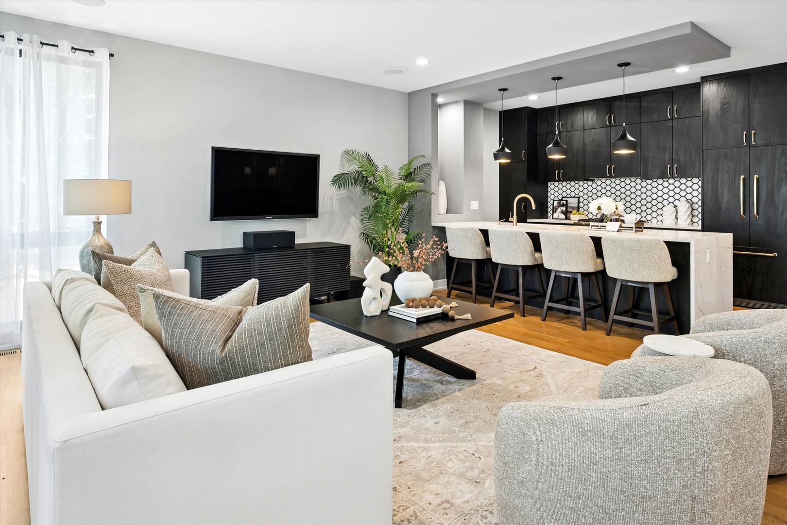 1203 W Superior Street Unit: 1B