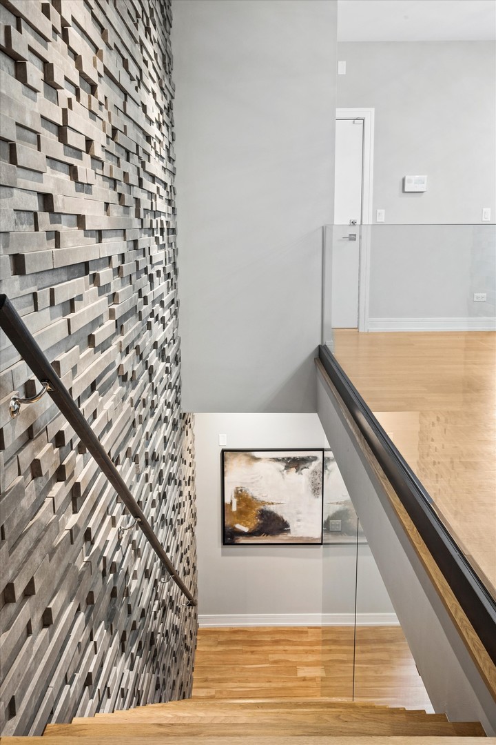 1203 W Superior Street Unit: 1B