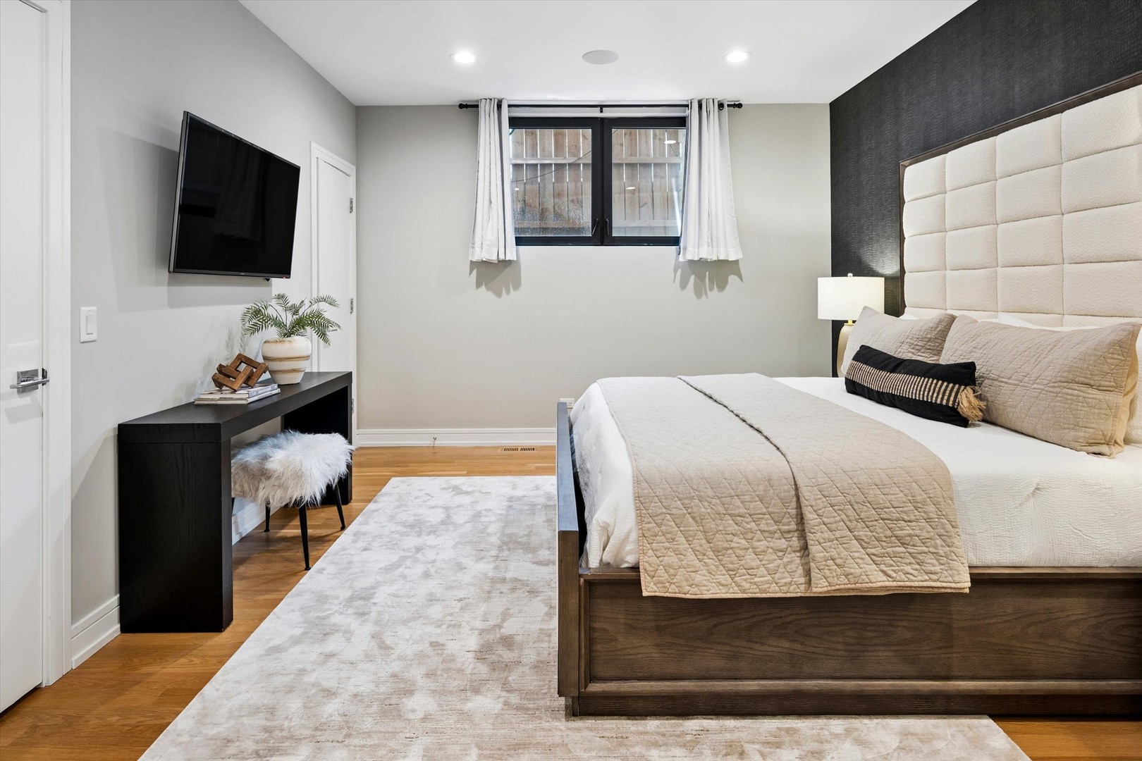 1203 W Superior Street Unit: 1B
