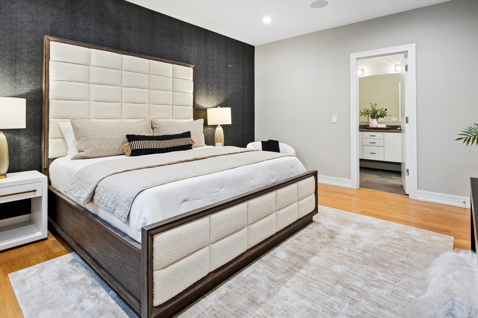 1203 W Superior Street Unit: 1B