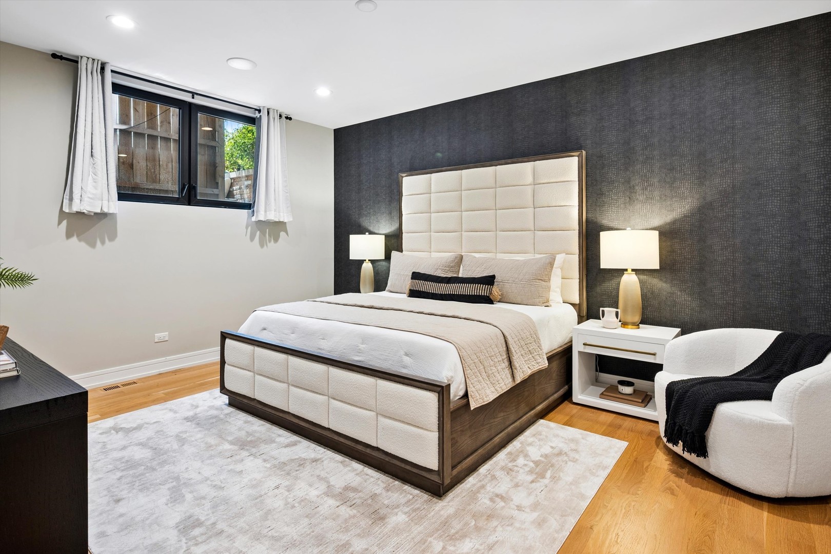 1203 W Superior Street Unit: 1B