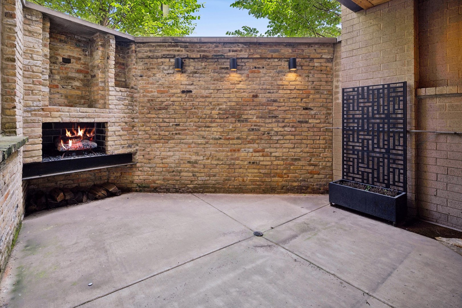 1203 W Superior Street Unit: 1B