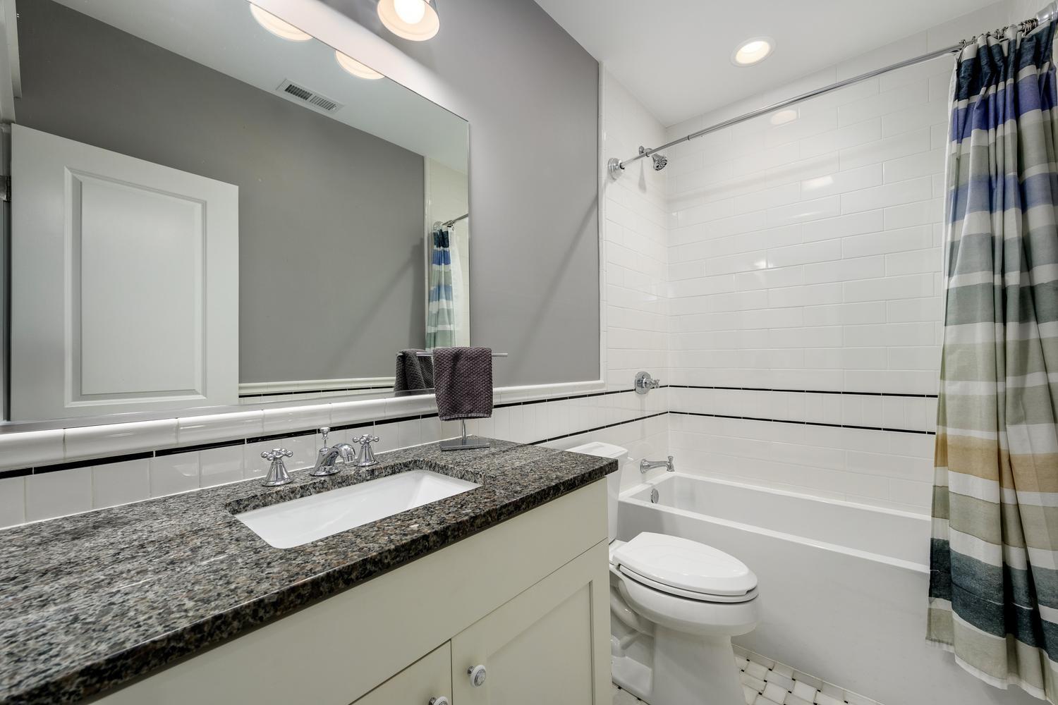 4007 N Paulina Street Unit: 2N