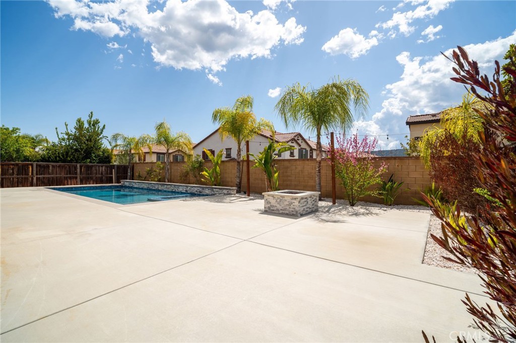 24093 Grafton Avenue