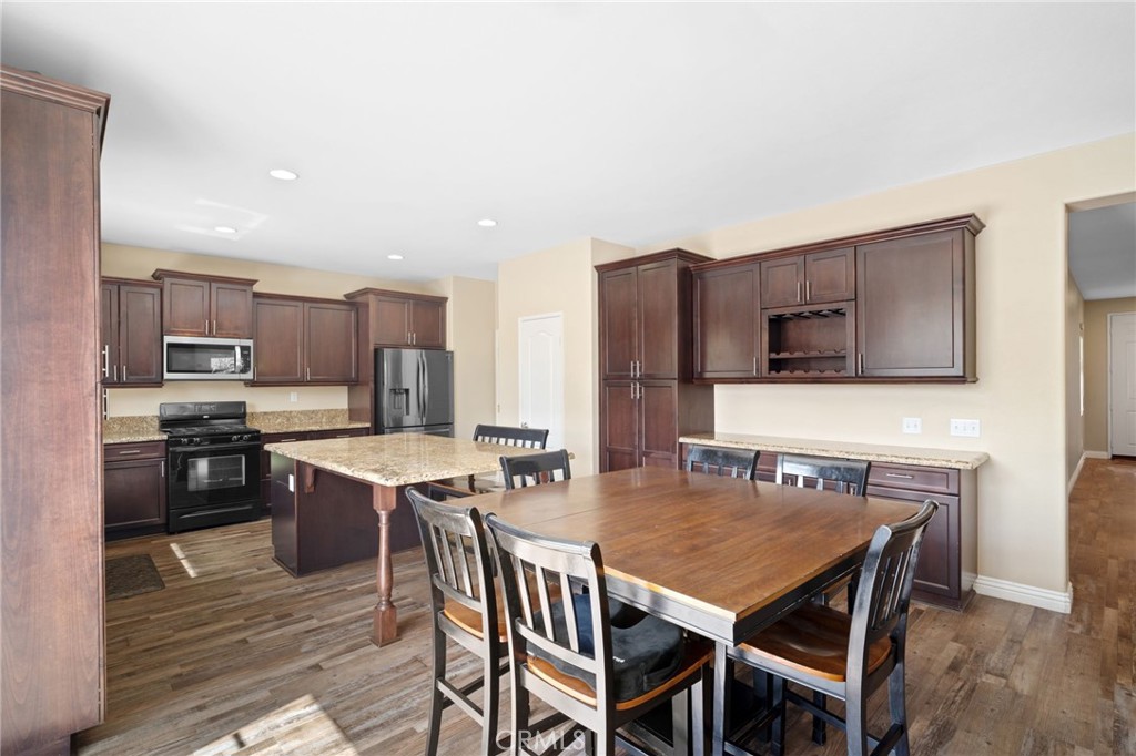 24093 Grafton Avenue