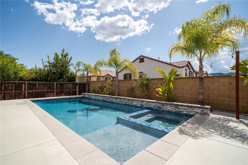 24093 Grafton Avenue