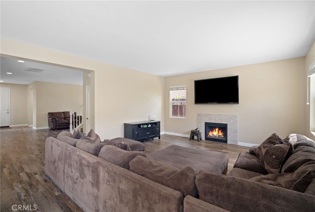 24093 Grafton Avenue