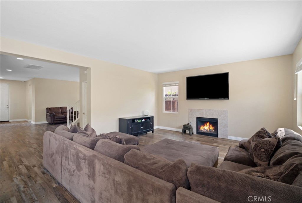 24093 Grafton Avenue