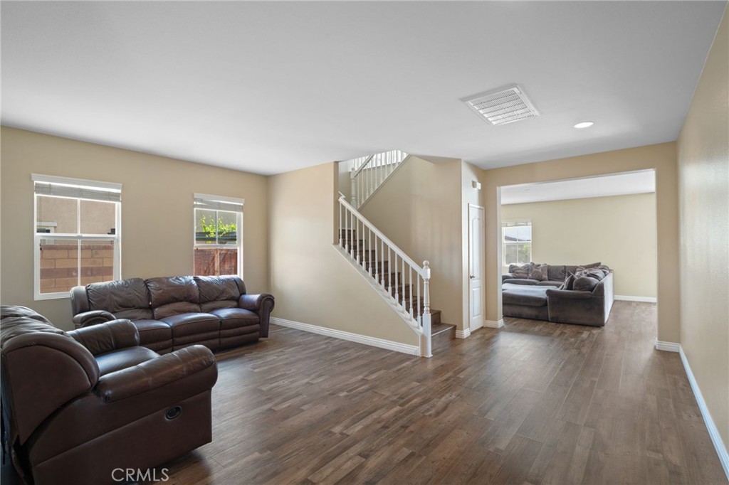 24093 Grafton Avenue