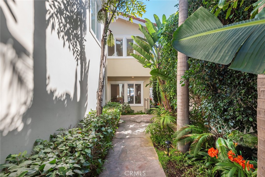 2770 BAYSHORE Avenue