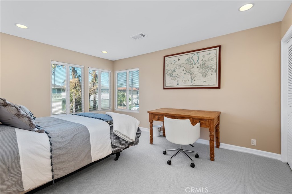 2770 BAYSHORE Avenue