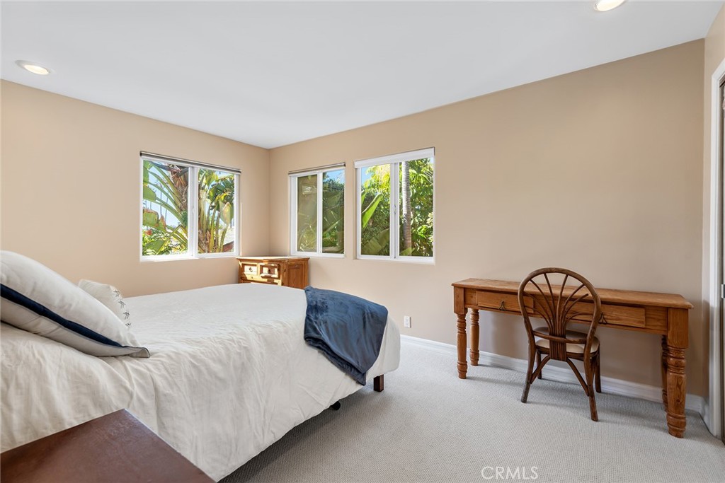 2770 BAYSHORE Avenue