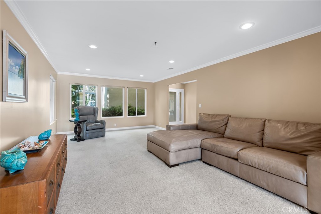 2770 BAYSHORE Avenue