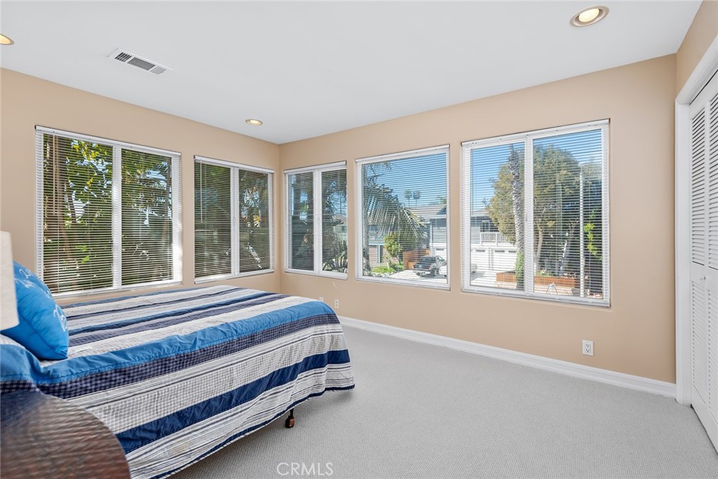 2770 BAYSHORE Avenue