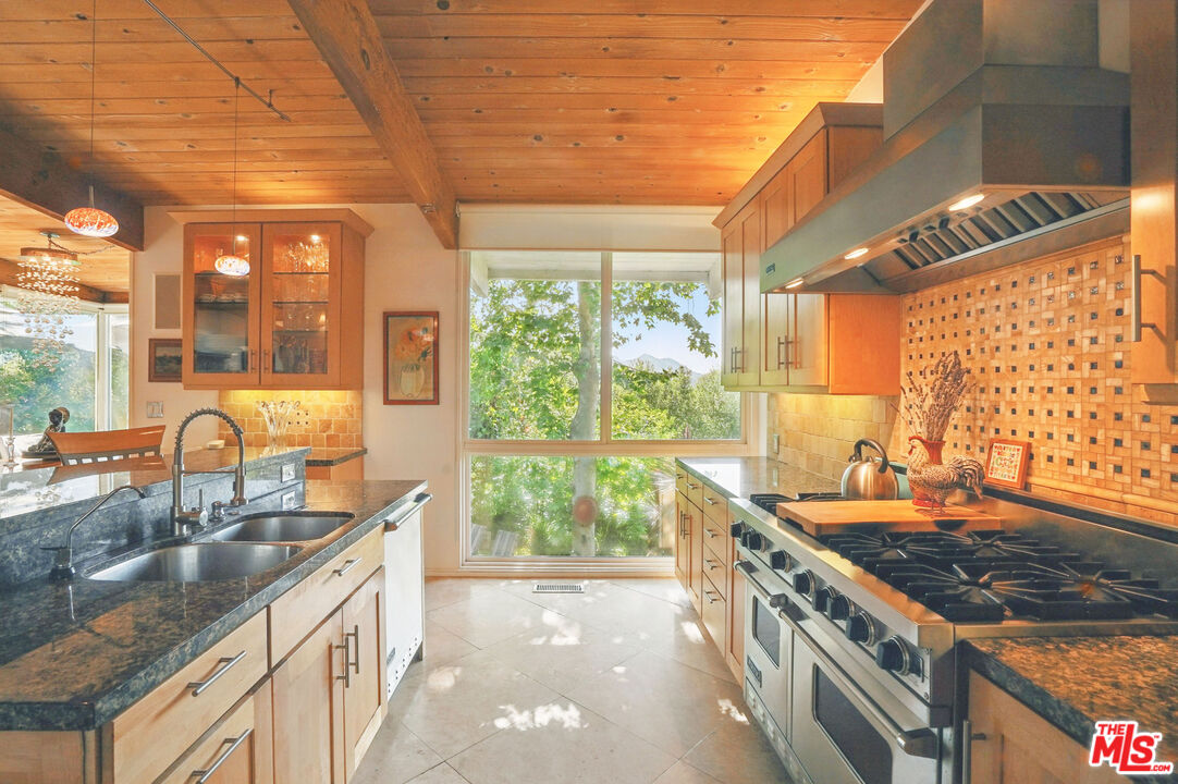 679 Wonder View Dr
