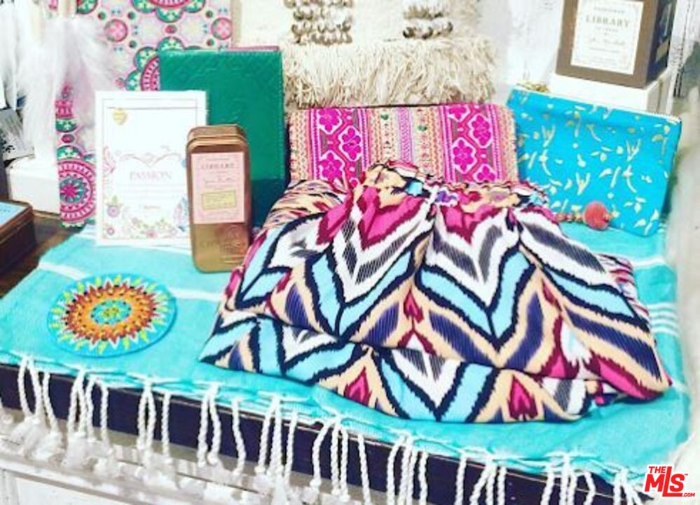 2088 Topanga Skyline Dr