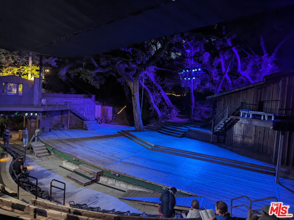 2088 Topanga Skyline Dr