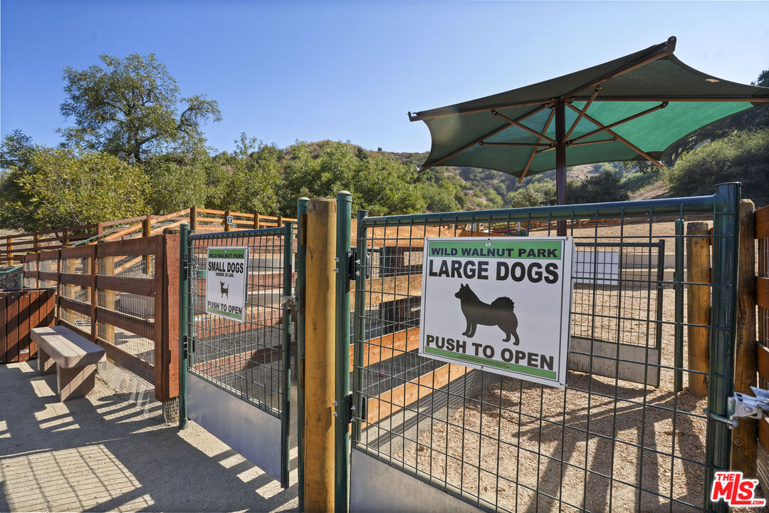 2088 Topanga Skyline Dr