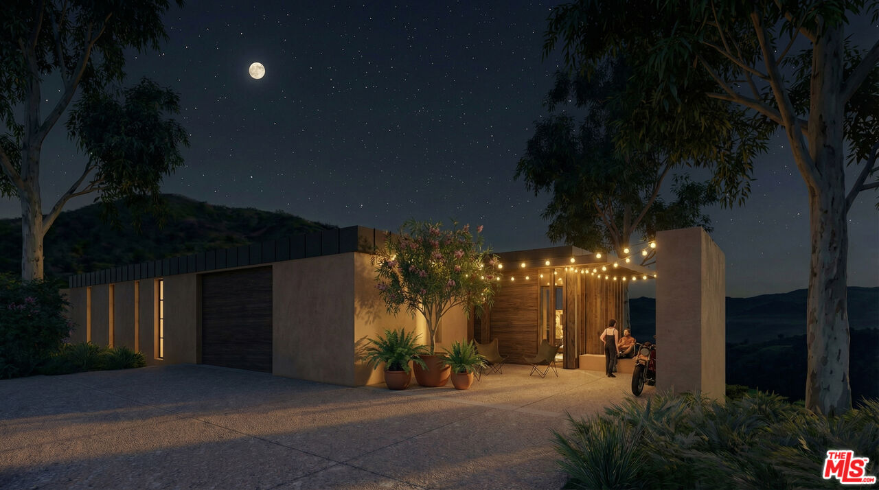 2088 Topanga Skyline Dr