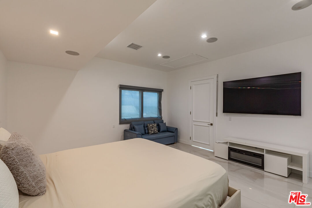 11350 Pacific Coast Hwy