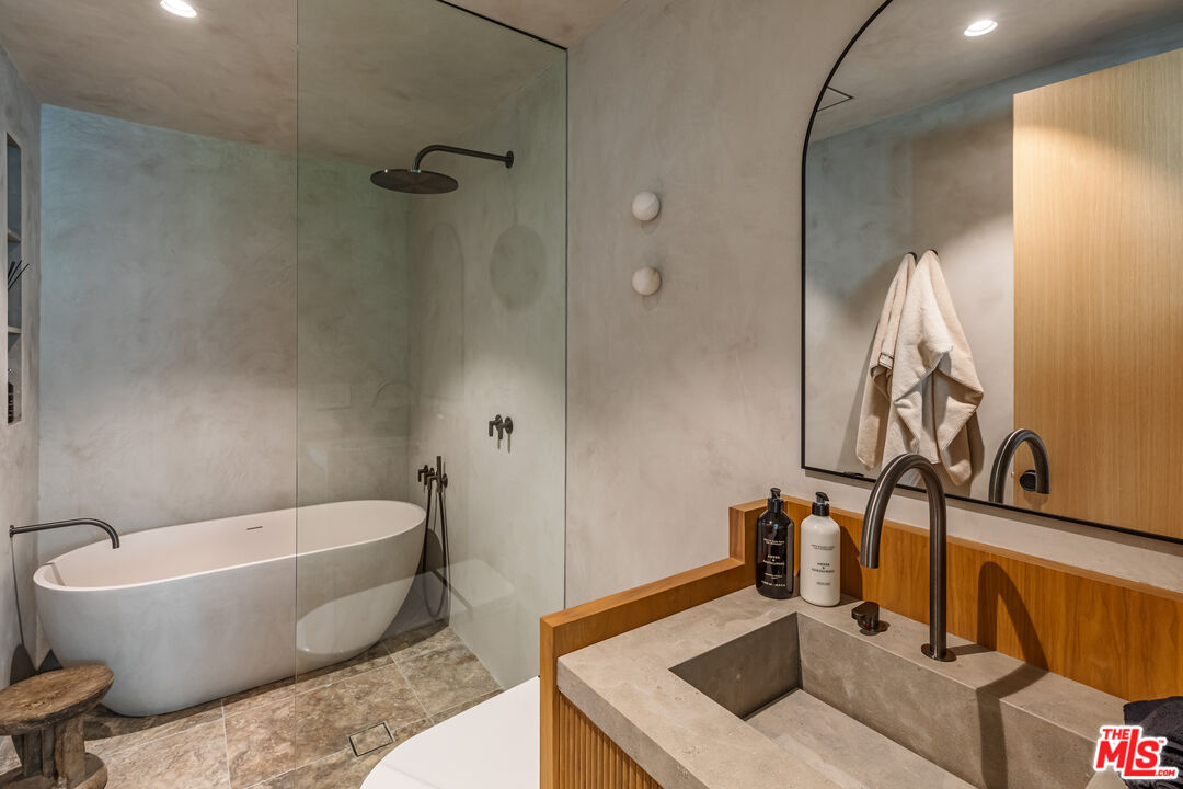 23505 Malibu Colony Rd