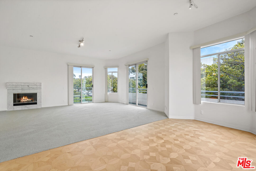 1325 ARIZONA AVE Unit: 201