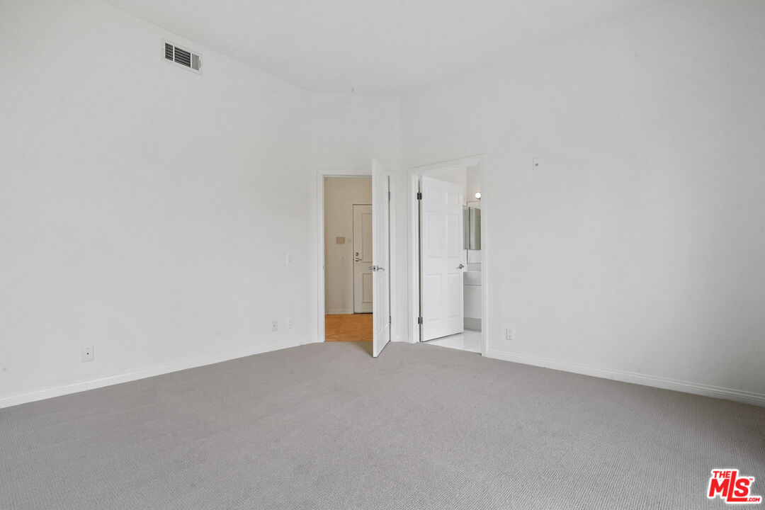 1325 ARIZONA AVE Unit: 201