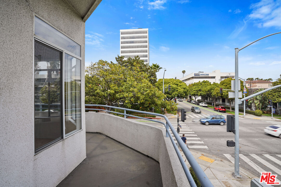 1325 ARIZONA AVE Unit: 201