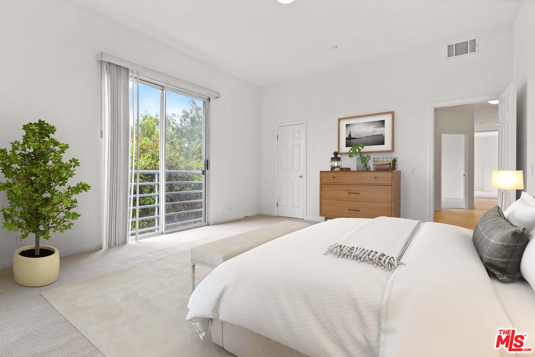 1325 ARIZONA AVE Unit: 201