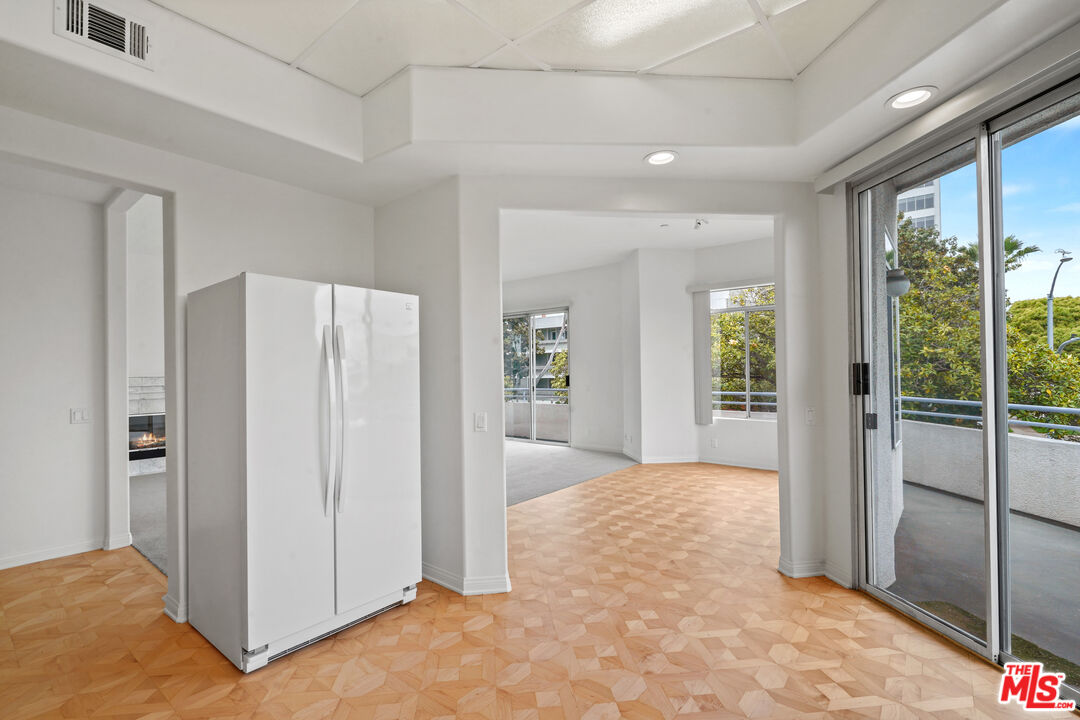 1325 ARIZONA AVE Unit: 201