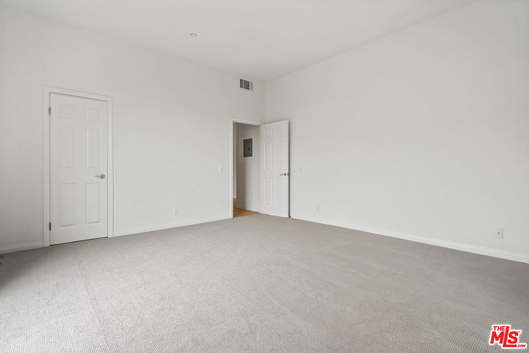 1325 ARIZONA AVE Unit: 201