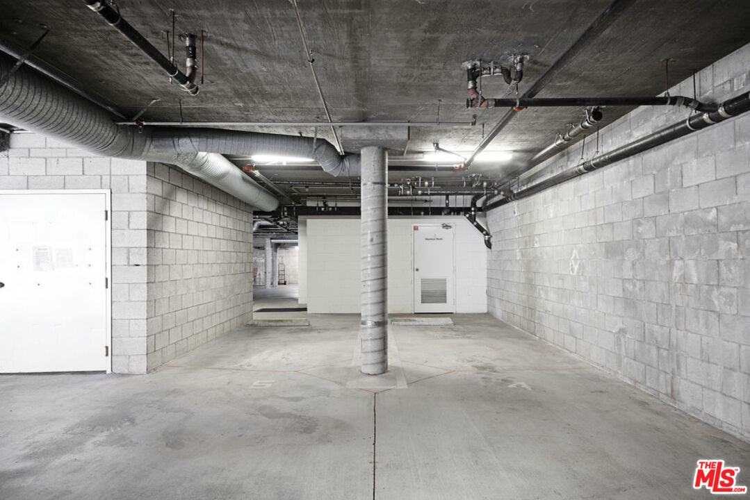 1325 ARIZONA AVE Unit: 201