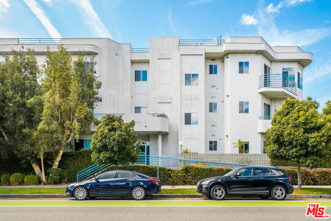 1325 ARIZONA AVE Unit: 201