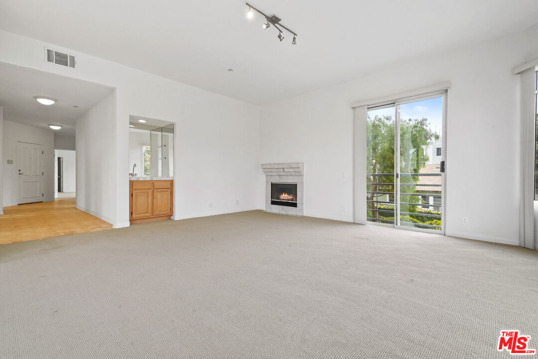 1325 ARIZONA AVE Unit: 201