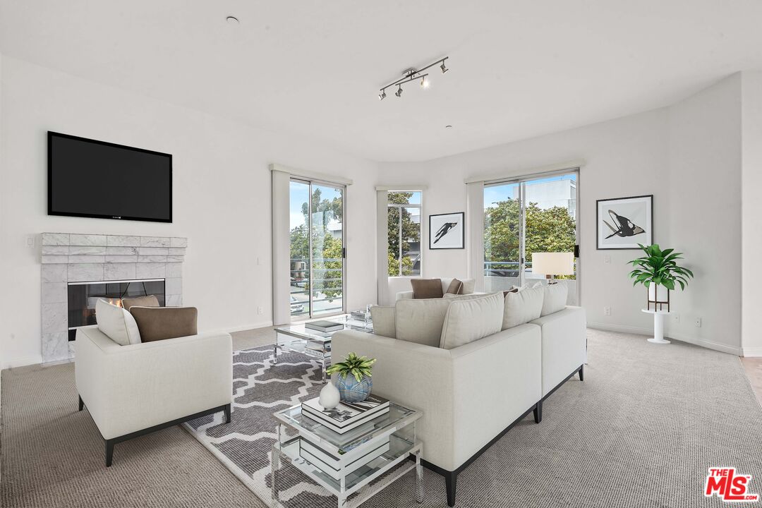 1325 ARIZONA AVE Unit: 201