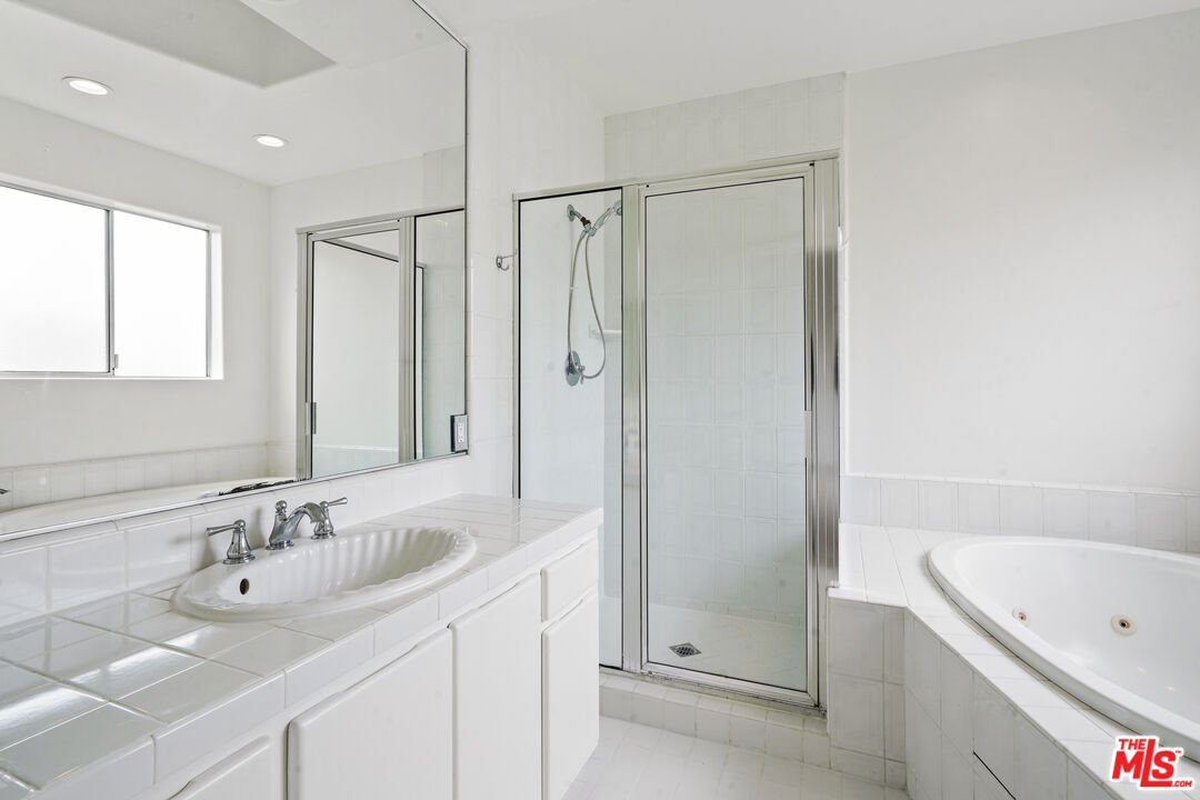 1325 ARIZONA AVE Unit: 201