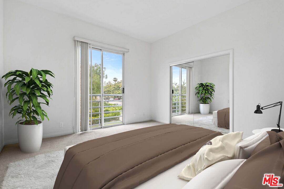 1325 ARIZONA AVE Unit: 201